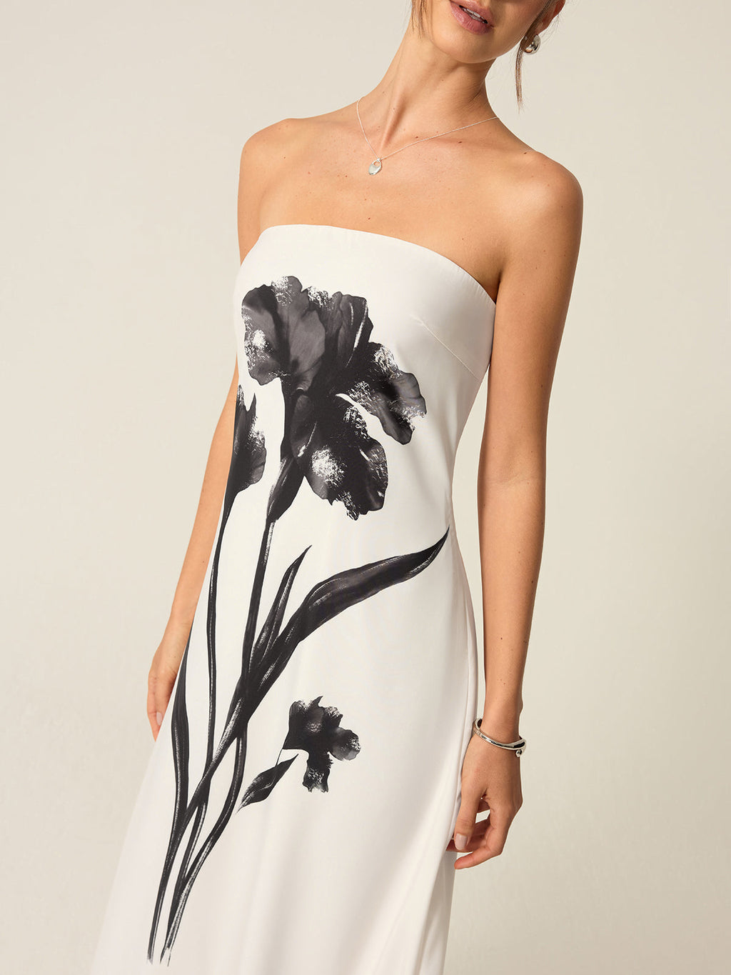 Trägerloses Maxikleid mit Blumenmuster