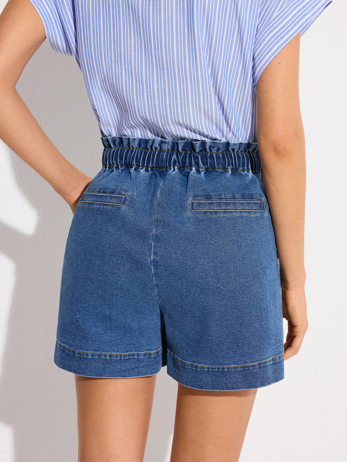 Shorts en jean à taille élastique avec cordon de serrage