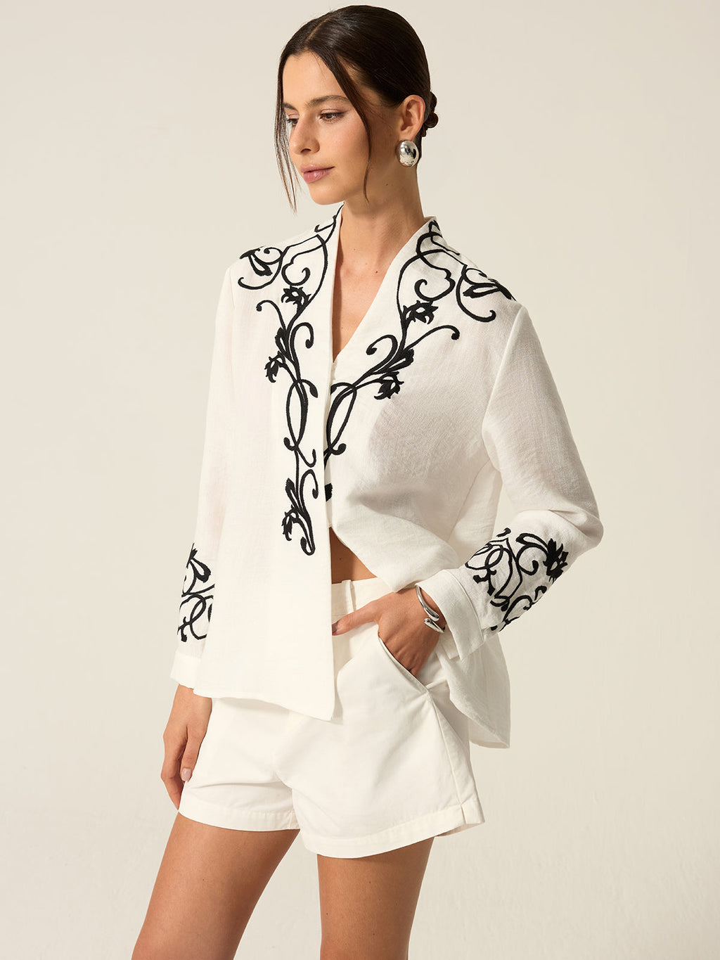Bestickte Bluse aus Baumwolle und Leinen