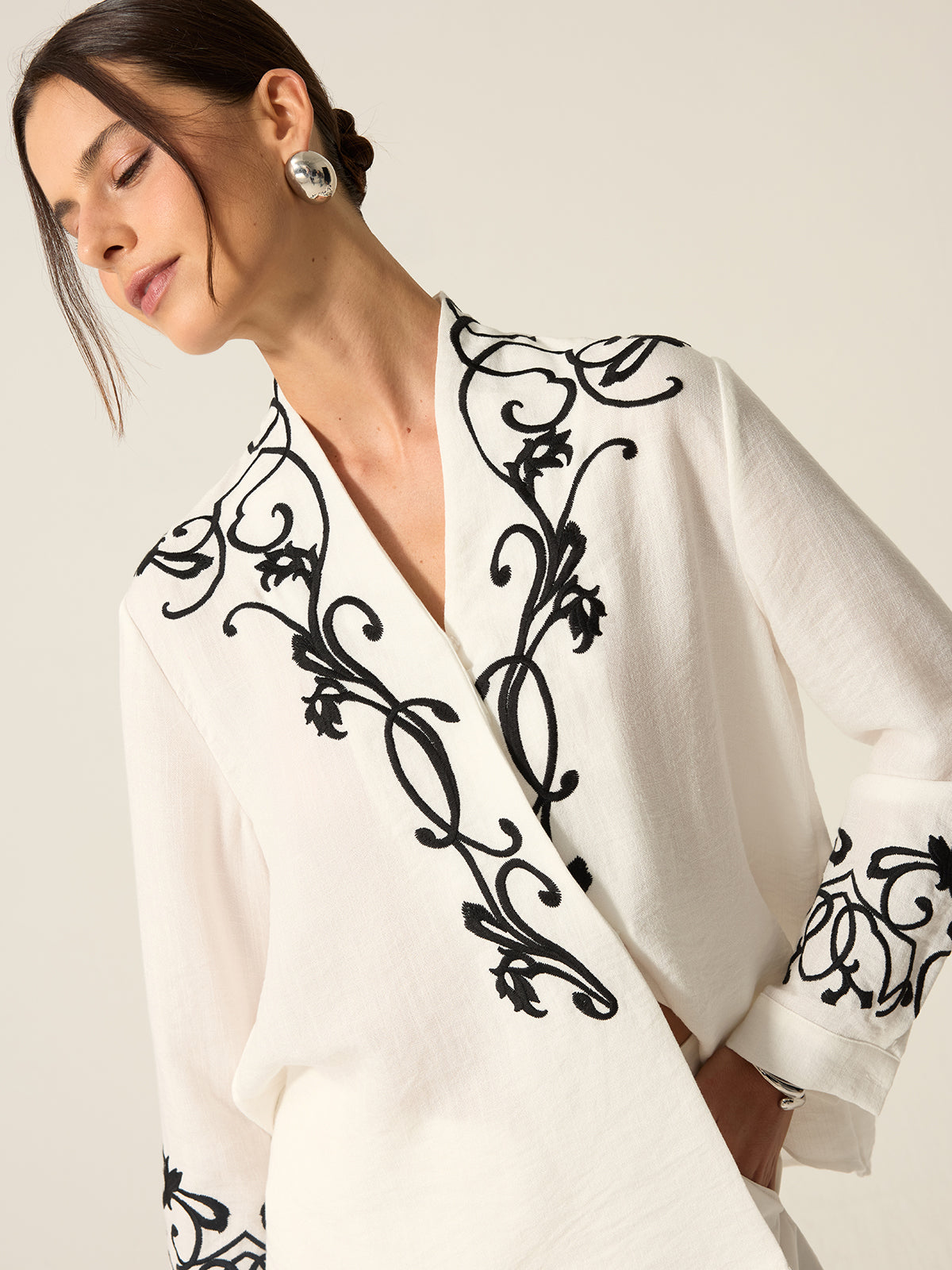 Bestickte Bluse aus Baumwolle und Leinen