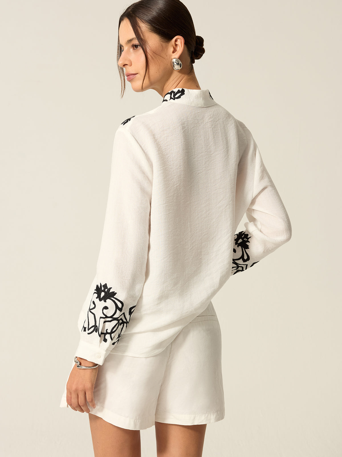 Blouse brodée en coton et lin 