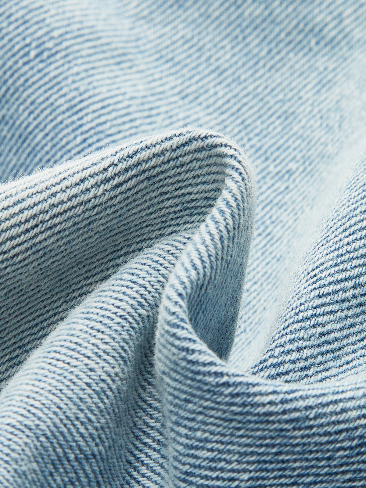 Asymmetrische Jeansshorts im Used-Look 