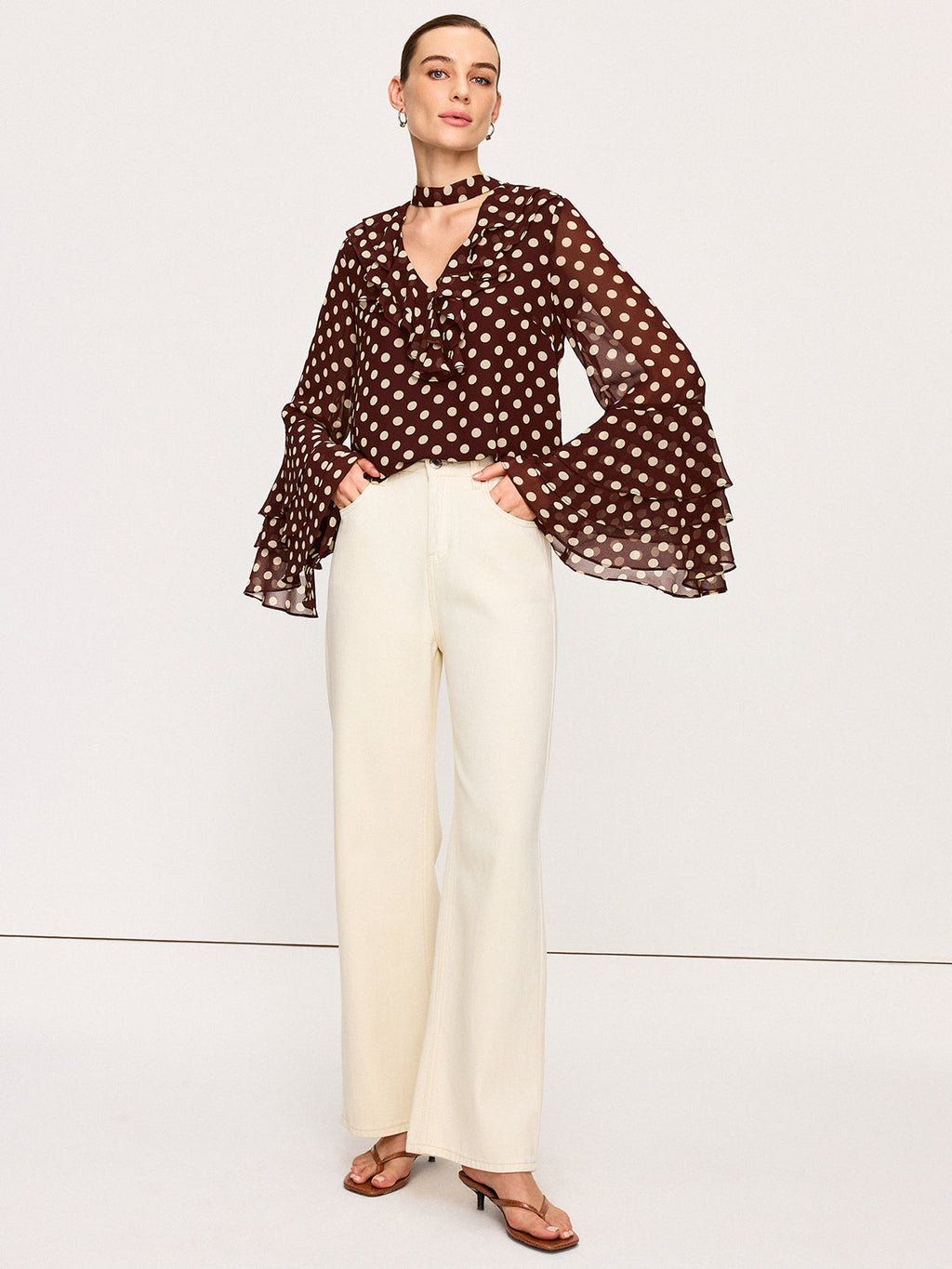 Halbtransparente Chiffonbluse mit Glockenärmeln und Tupfenmuster