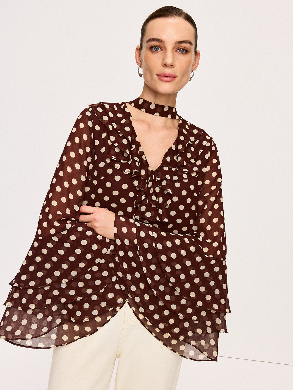 Halbtransparente Chiffonbluse mit Glockenärmeln und Tupfenmuster