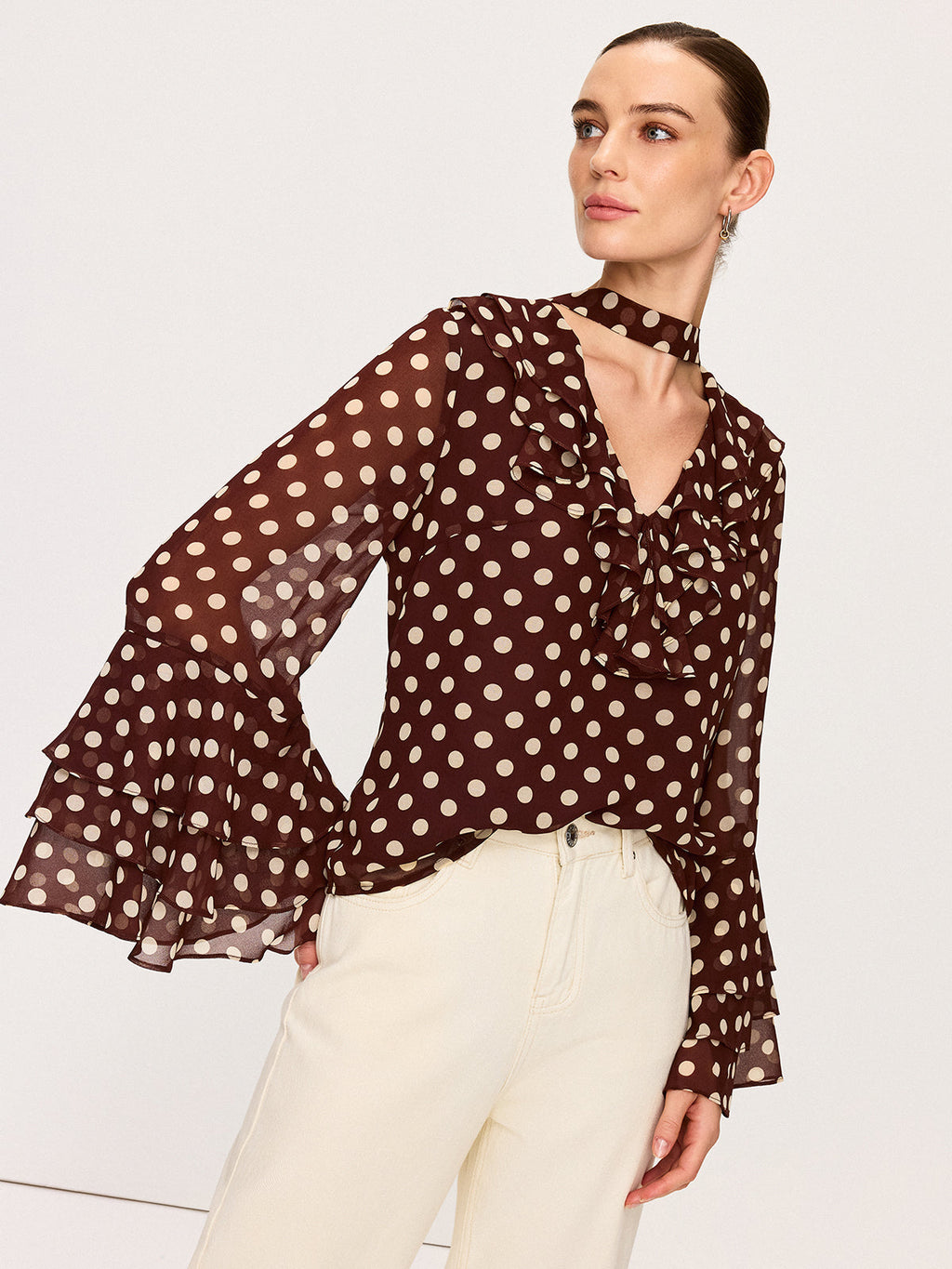 Halbtransparente Chiffonbluse mit Glockenärmeln und Tupfenmuster