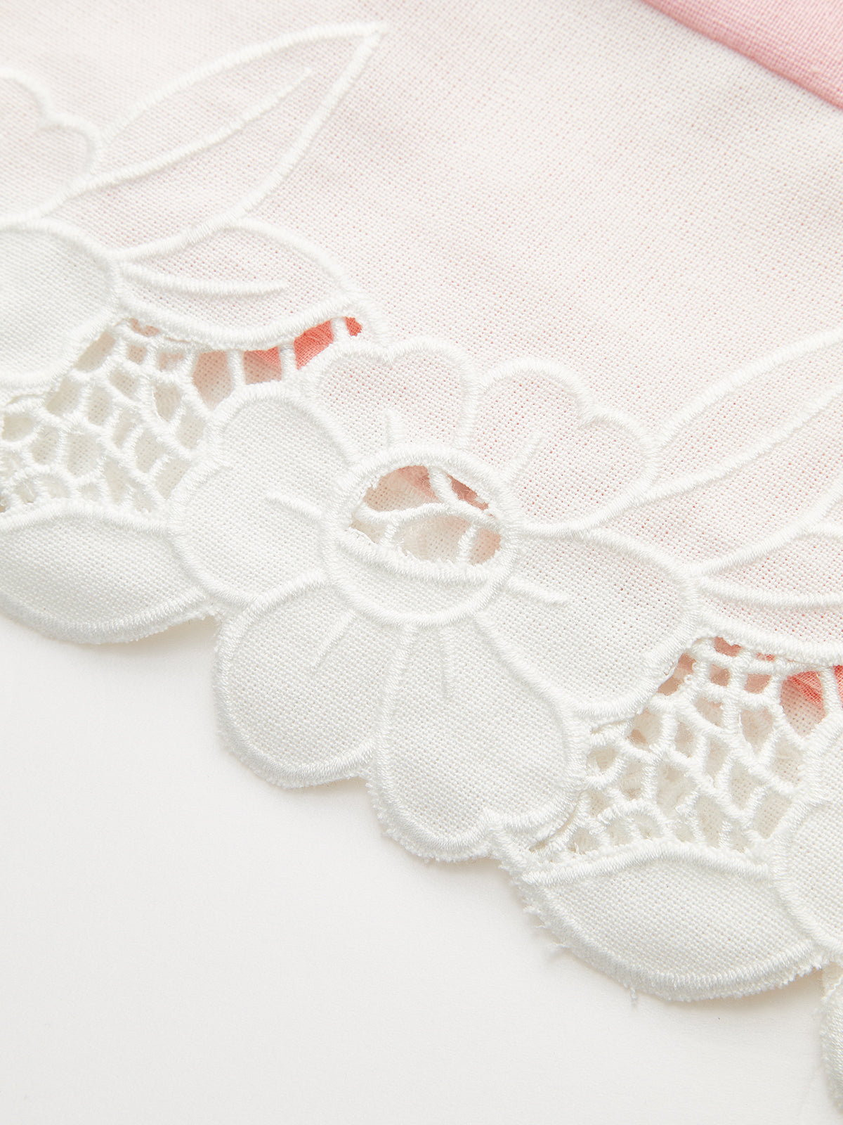 Robe courte en lin et coton avec bordure brodée 