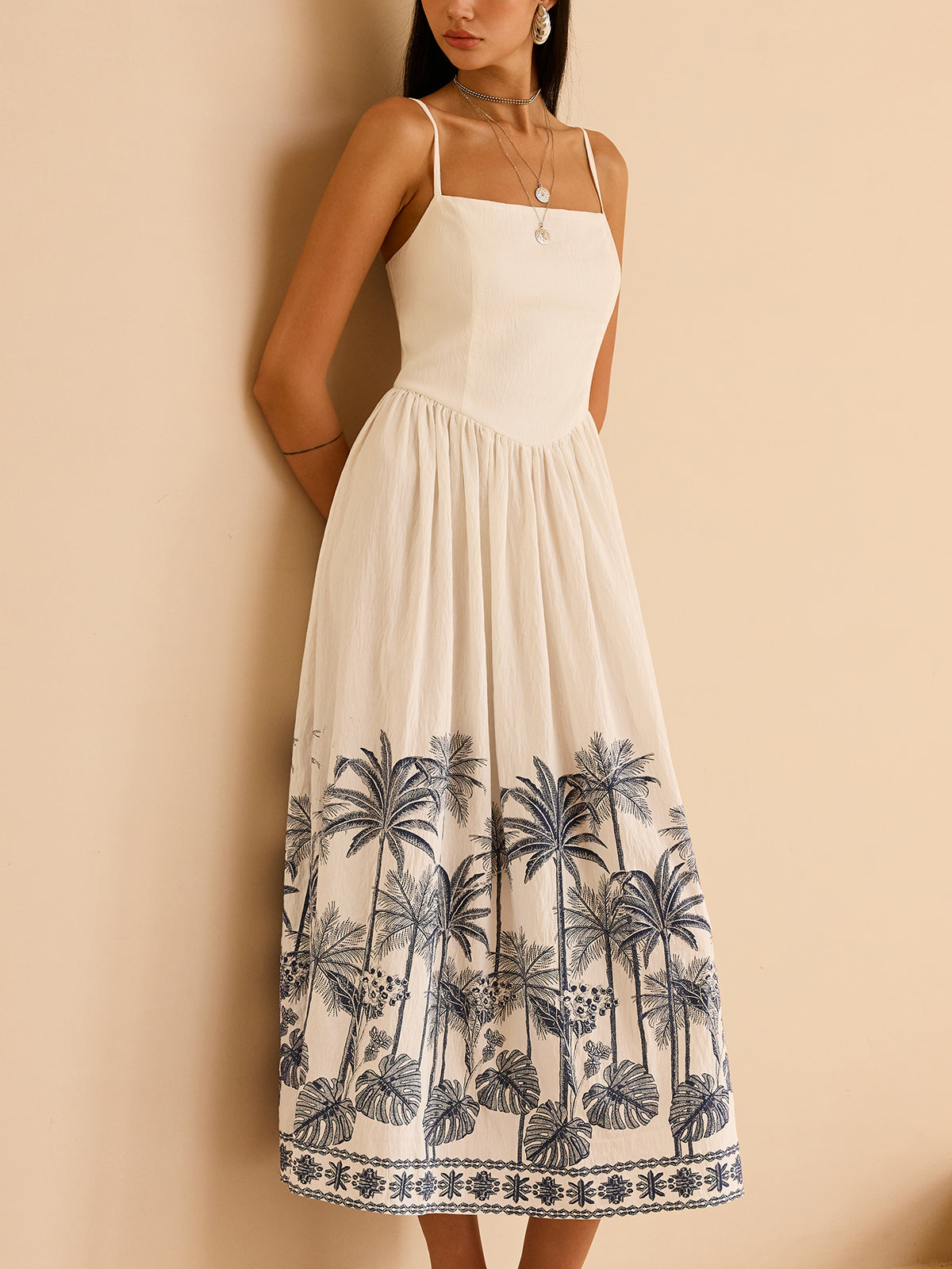 Robe longue semi-transparente à imprimé palmier tropical et dos noué 
