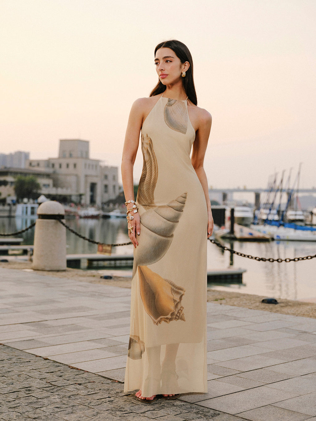 Neckholder-Kleid aus Mesh ohne Rücken
