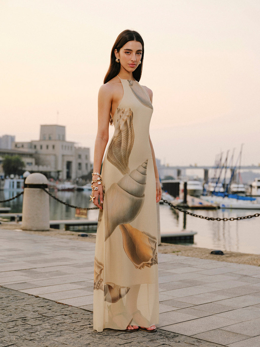 Neckholder-Kleid aus Mesh ohne Rücken