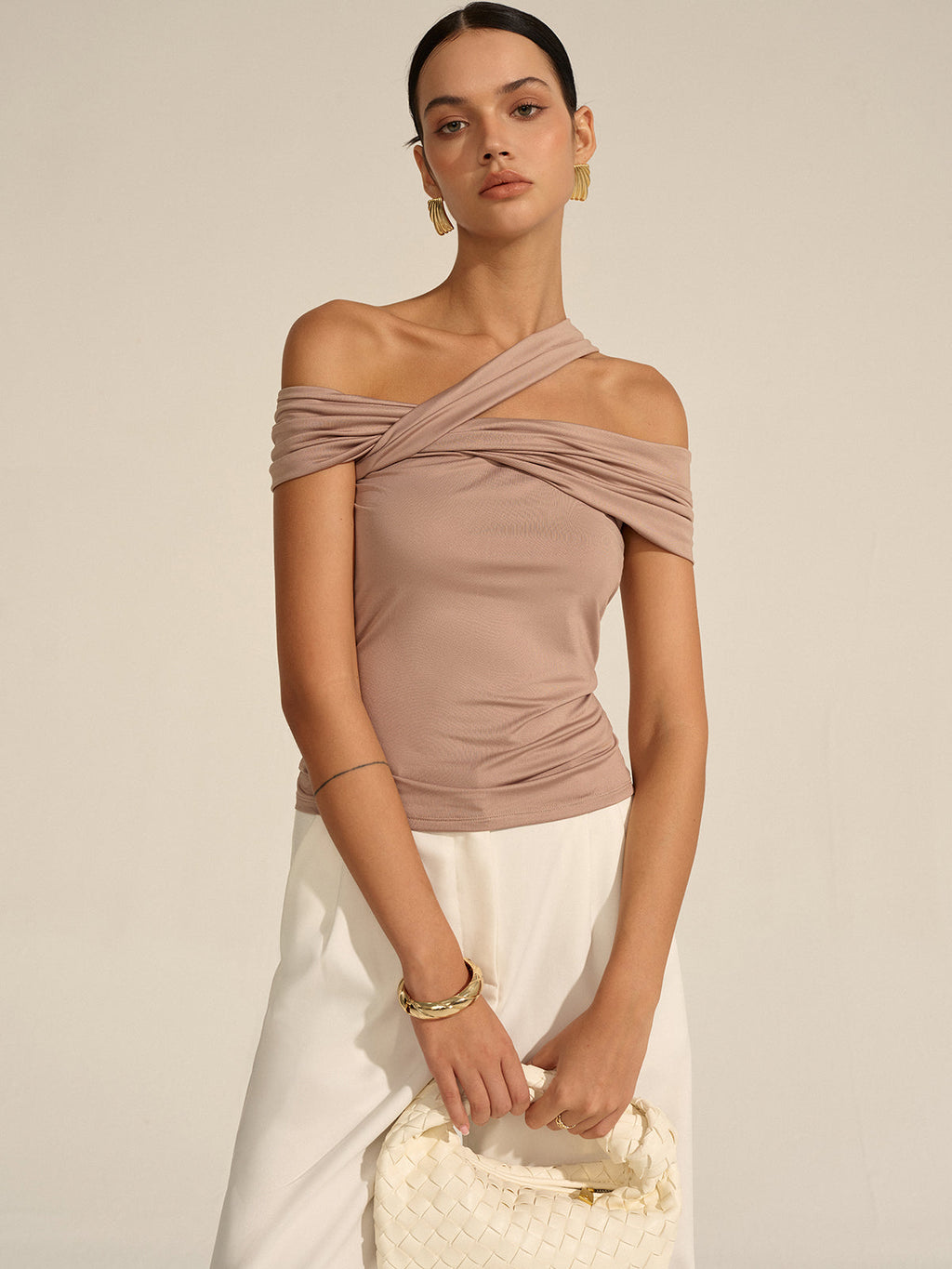 Asymmetrisches Twist-Off-Shoulder-Top