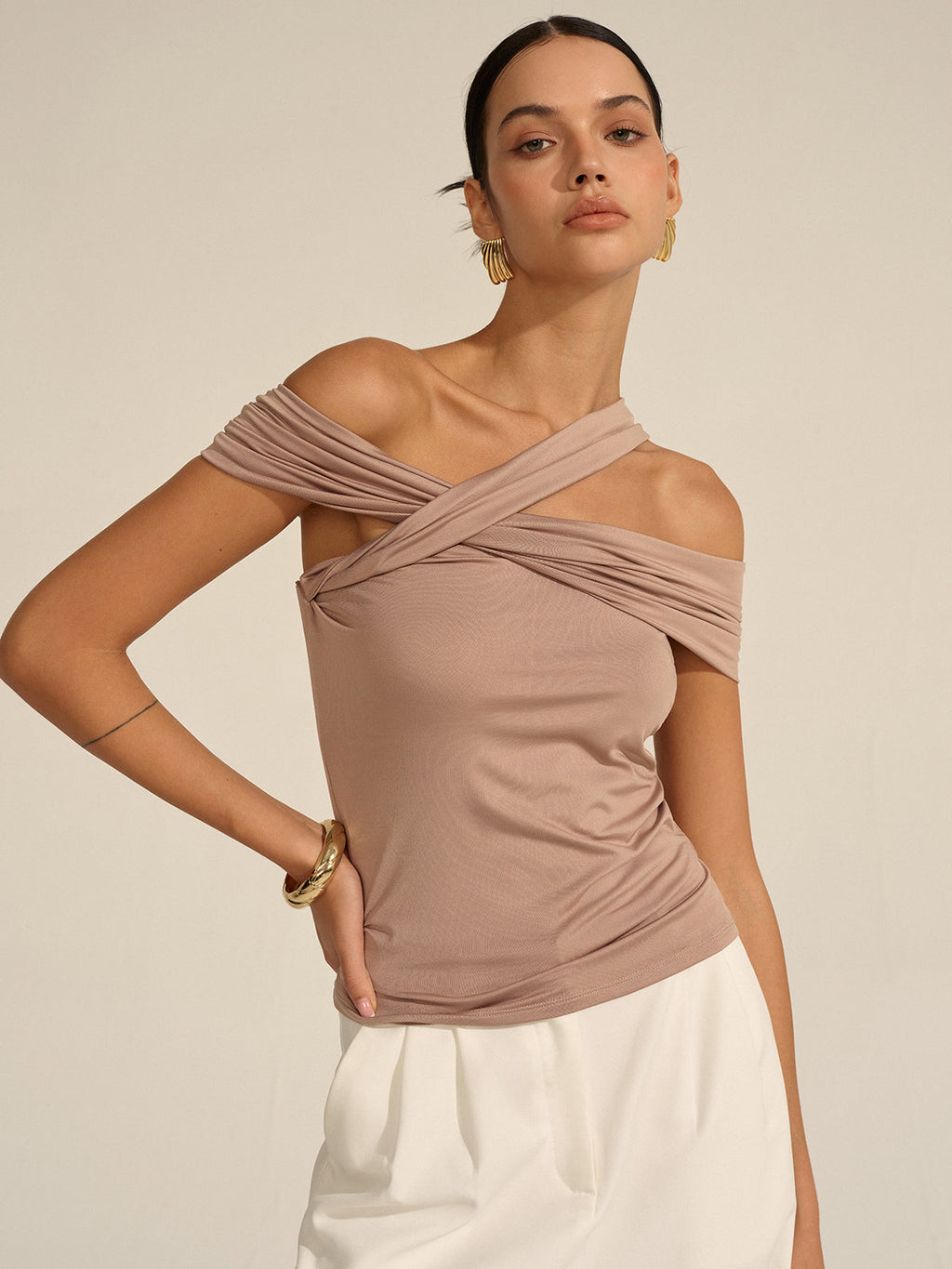 Asymmetrisches Twist-Off-Shoulder-Top
