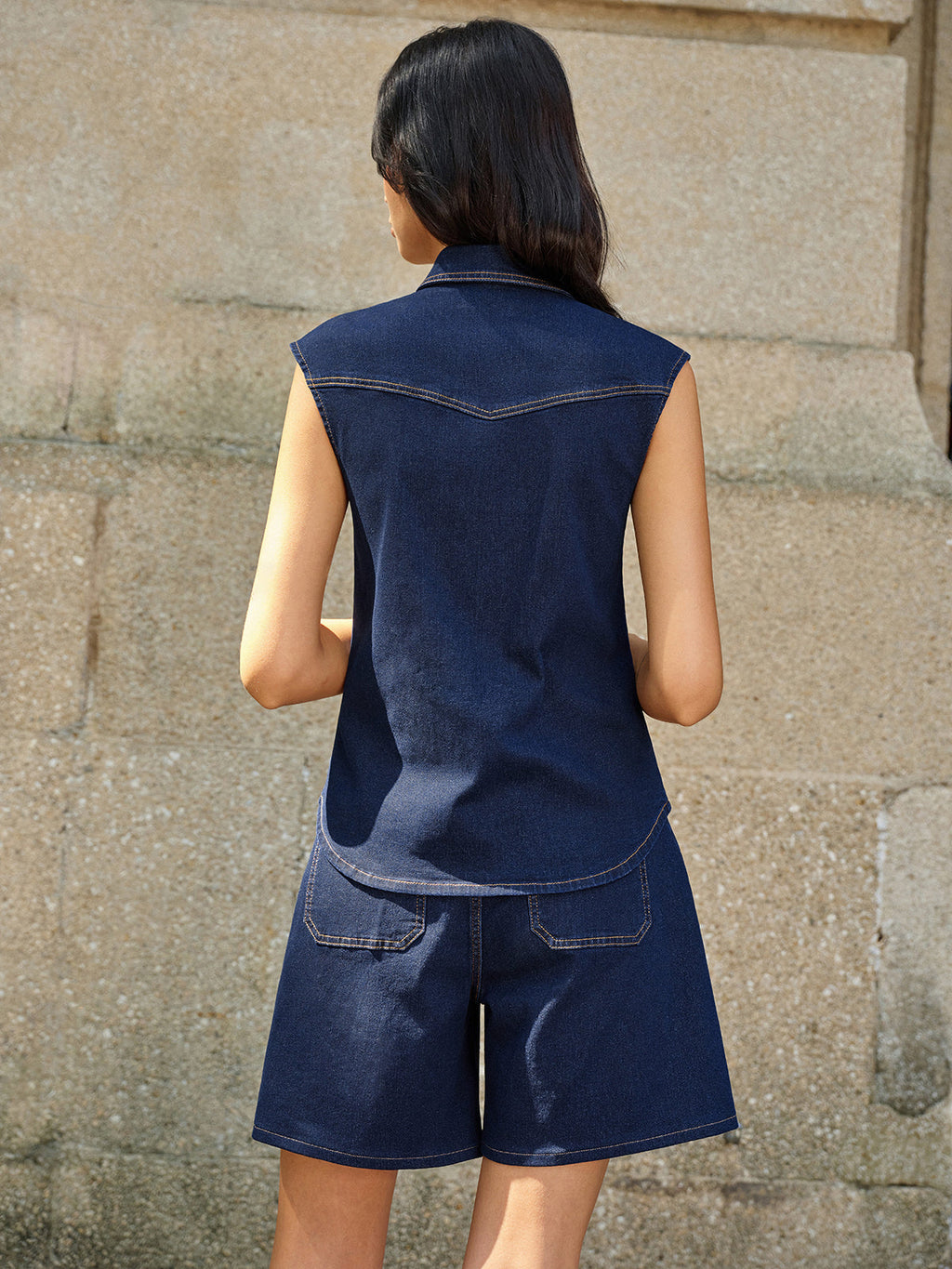 Short en jean ceinturé à poches