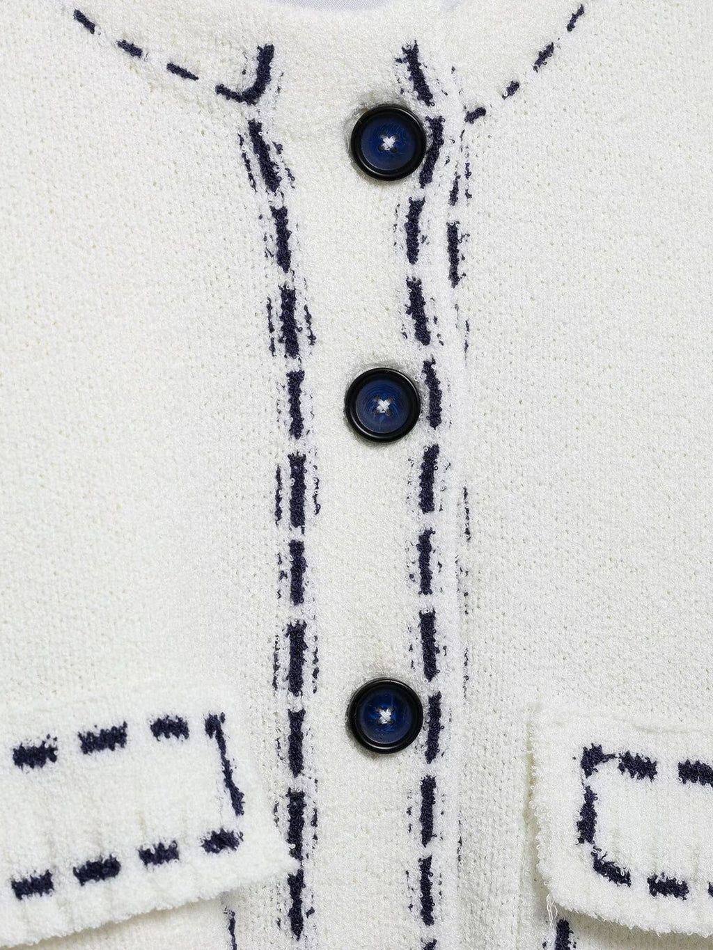 Kurzärmliger, bauchfreier Cardigan mit Kontrastnähten