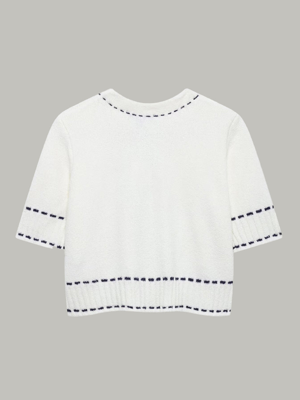 Kurzärmliger, bauchfreier Cardigan mit Kontrastnähten