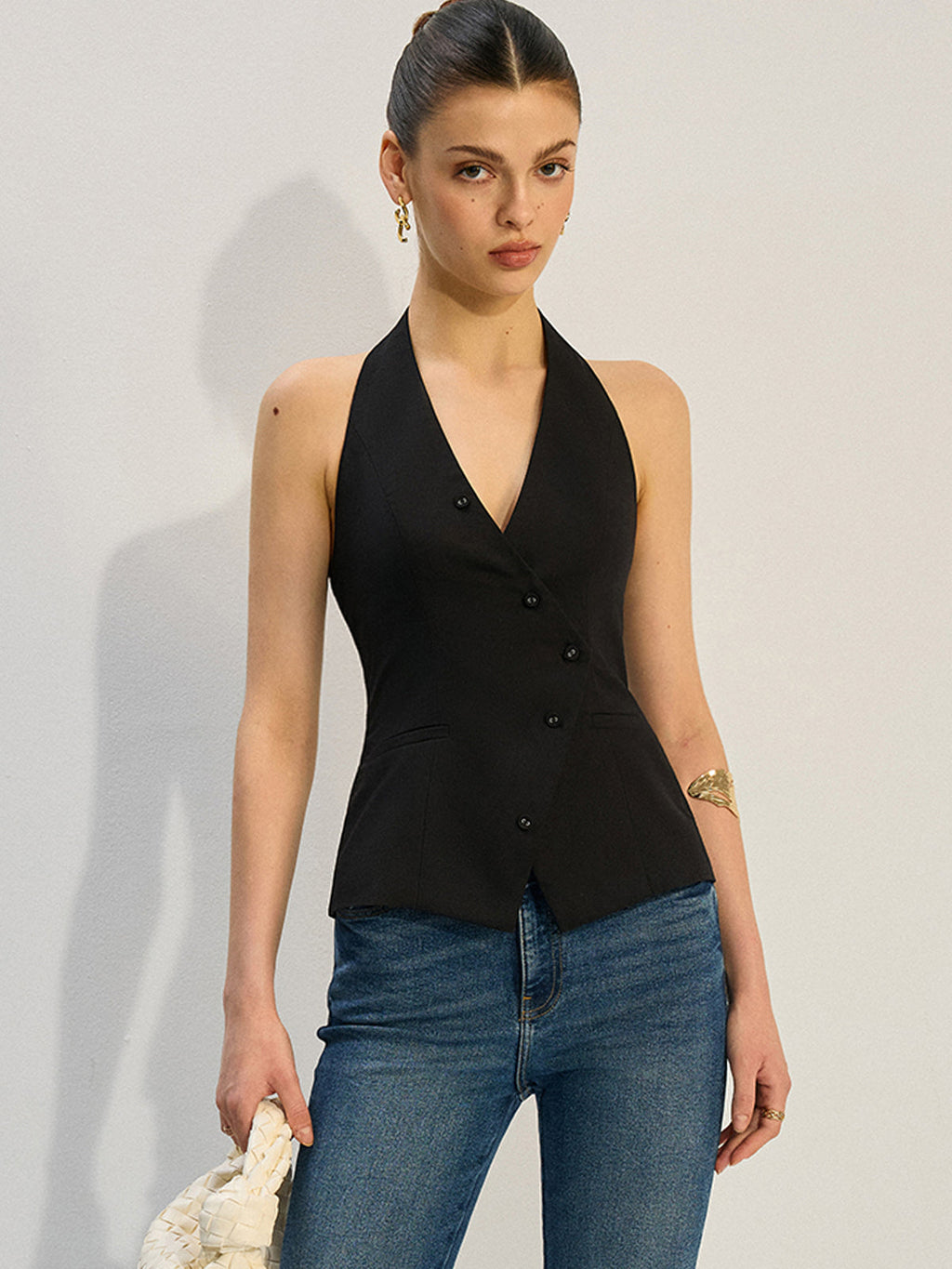 Neckholder-Weste mit asymmetrischer Knopfleiste