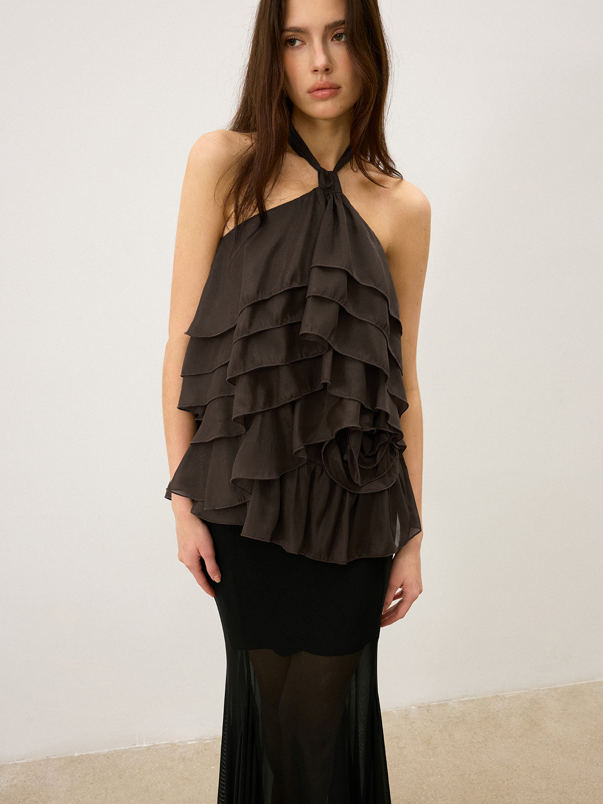 Gestuftes Rüschen-Chiffon-Neckholder-Top mit 3D-Blume