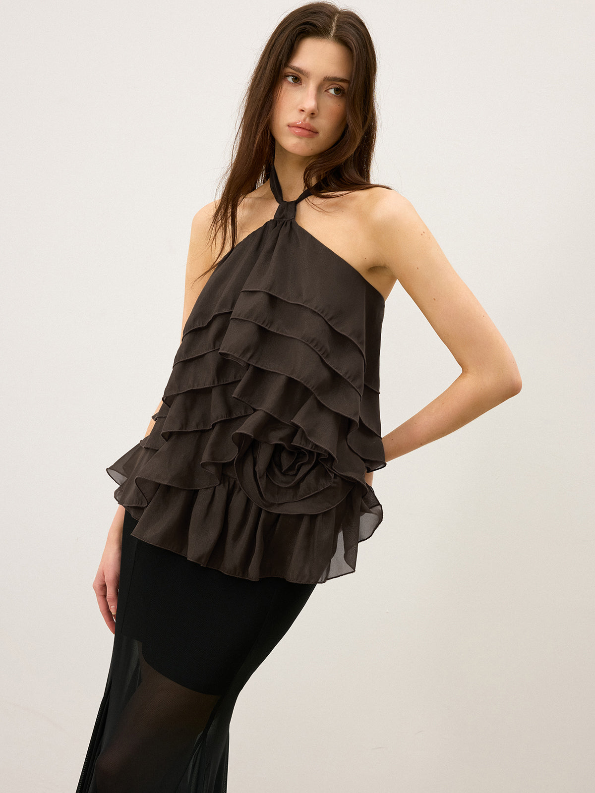 Gestuftes Rüschen-Chiffon-Neckholder-Top mit 3D-Blume