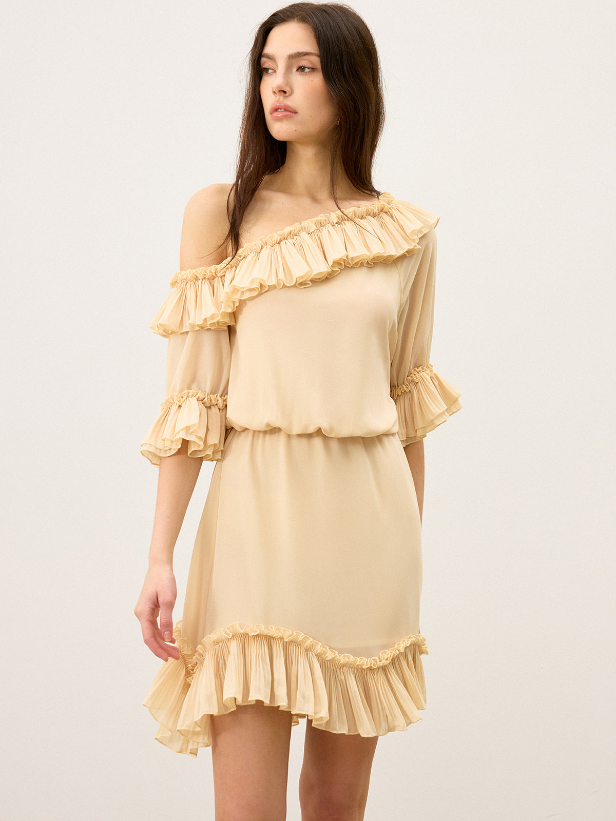 Halbtransparente Chiffon-Minikleid mit einer Schulter und Rüschen