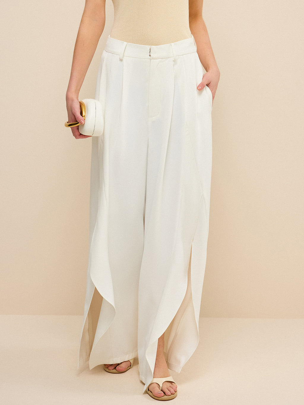 Mid-Waist-Hose mit weitem Bein und seitlichen Schlitzen