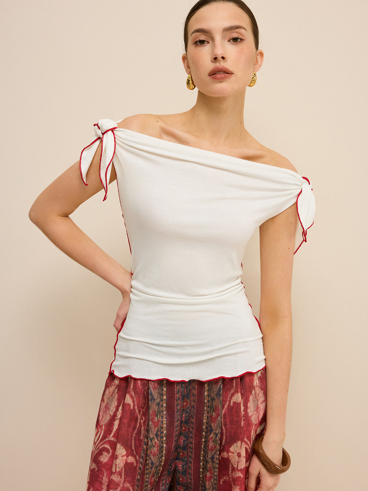 Off-Shoulder Contrast Trim Knotted Top