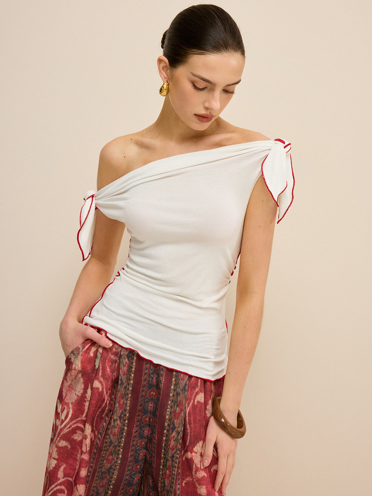 Off-Shoulder Contrast Trim Knotted Top