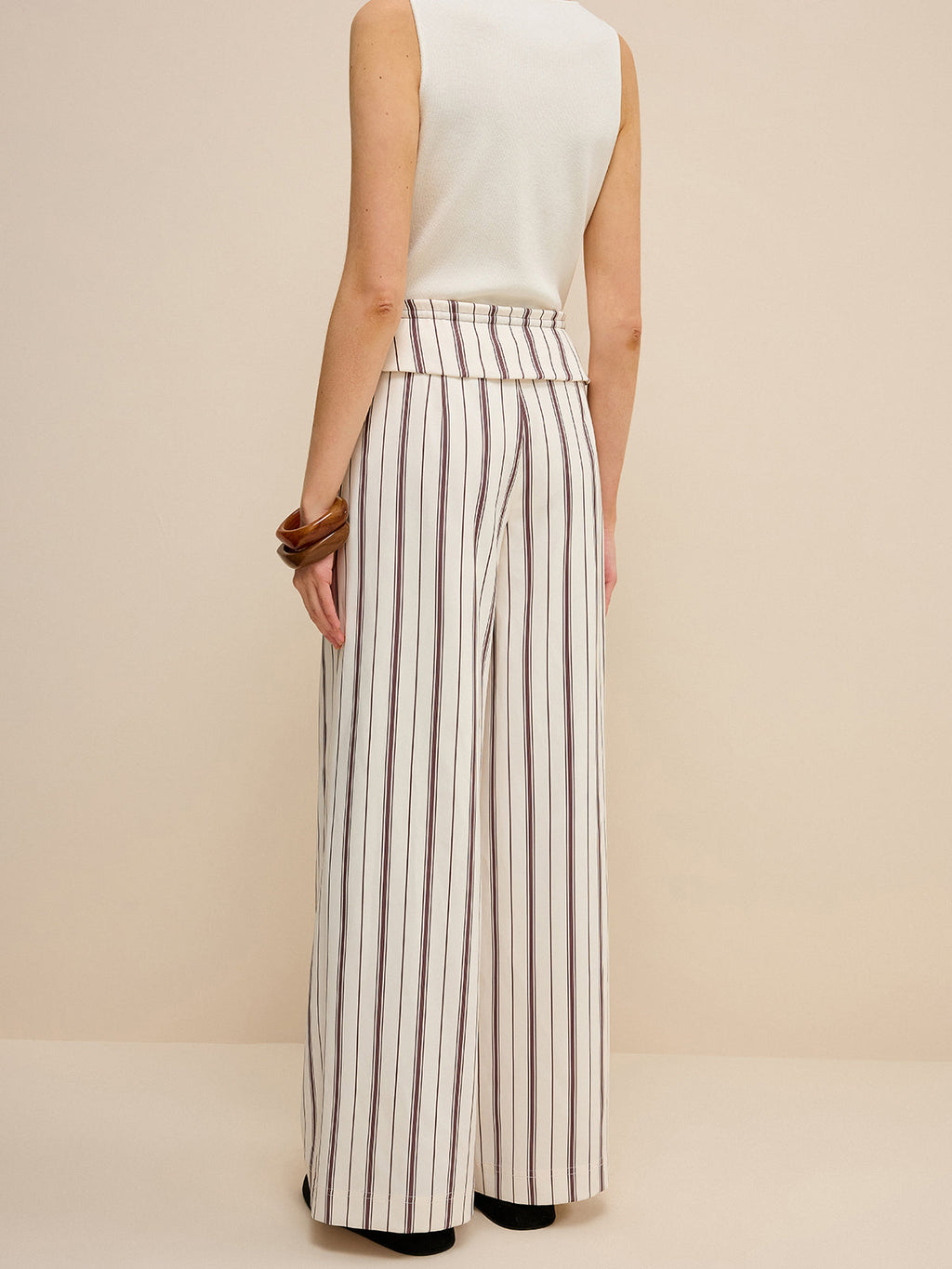 Pantalon large rayé avec taille à basque