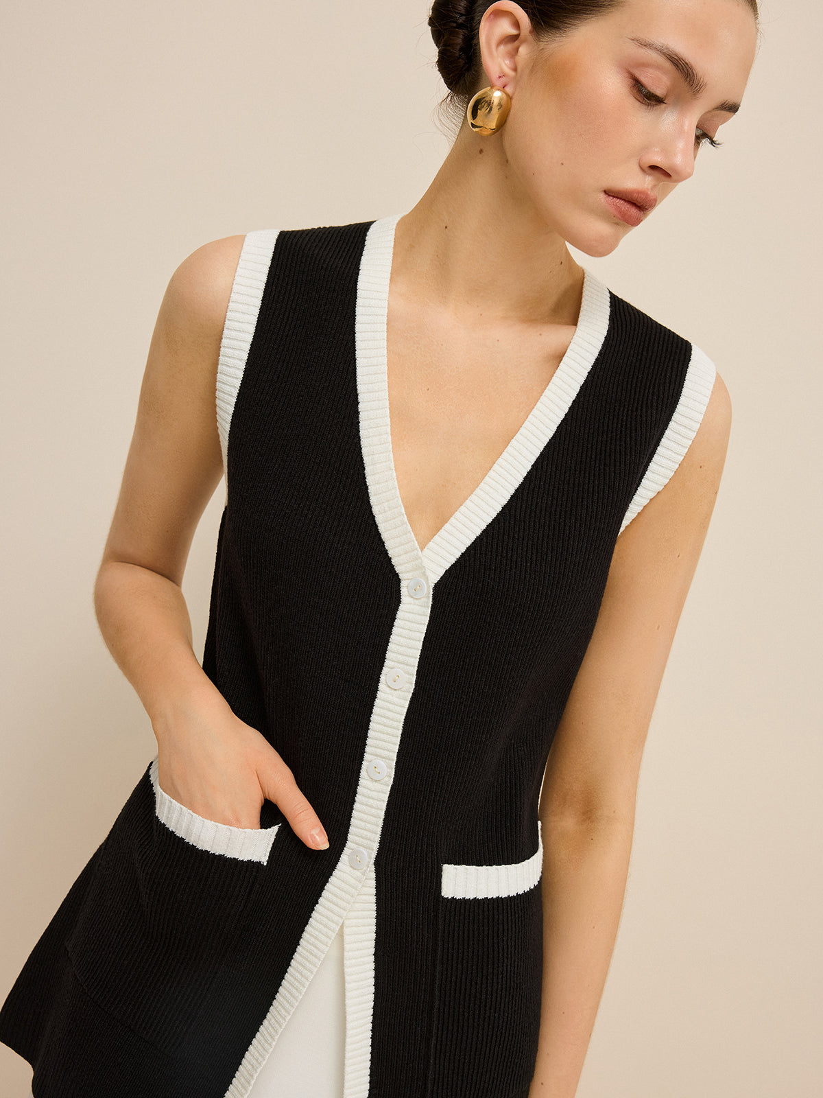 Gilet en maille col V contrastant