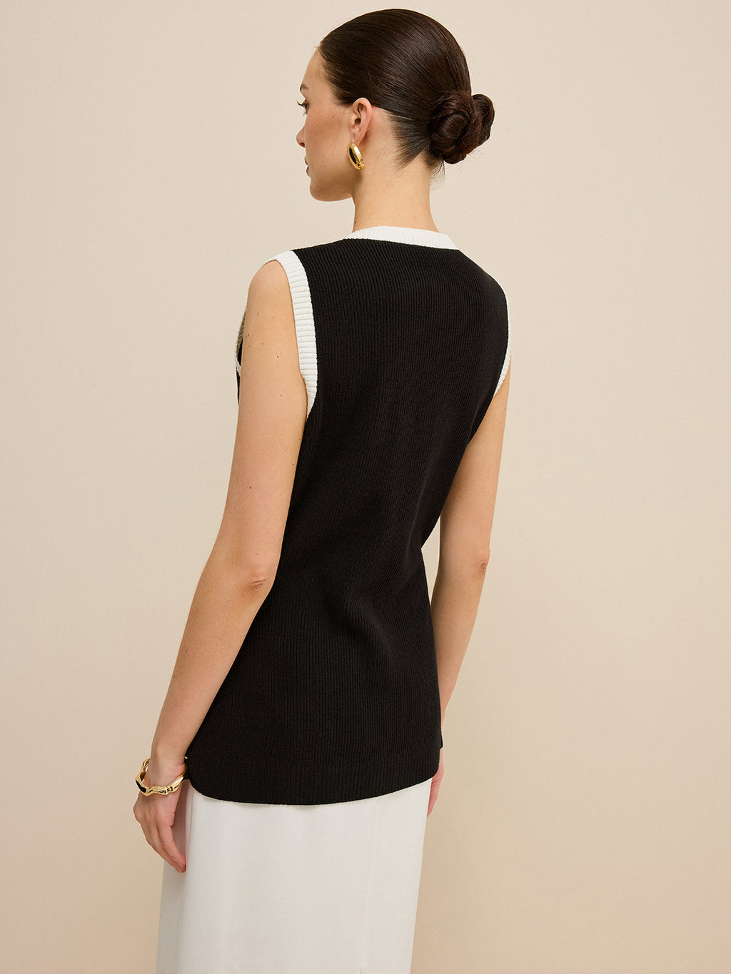 Gilet en maille col V contrastant