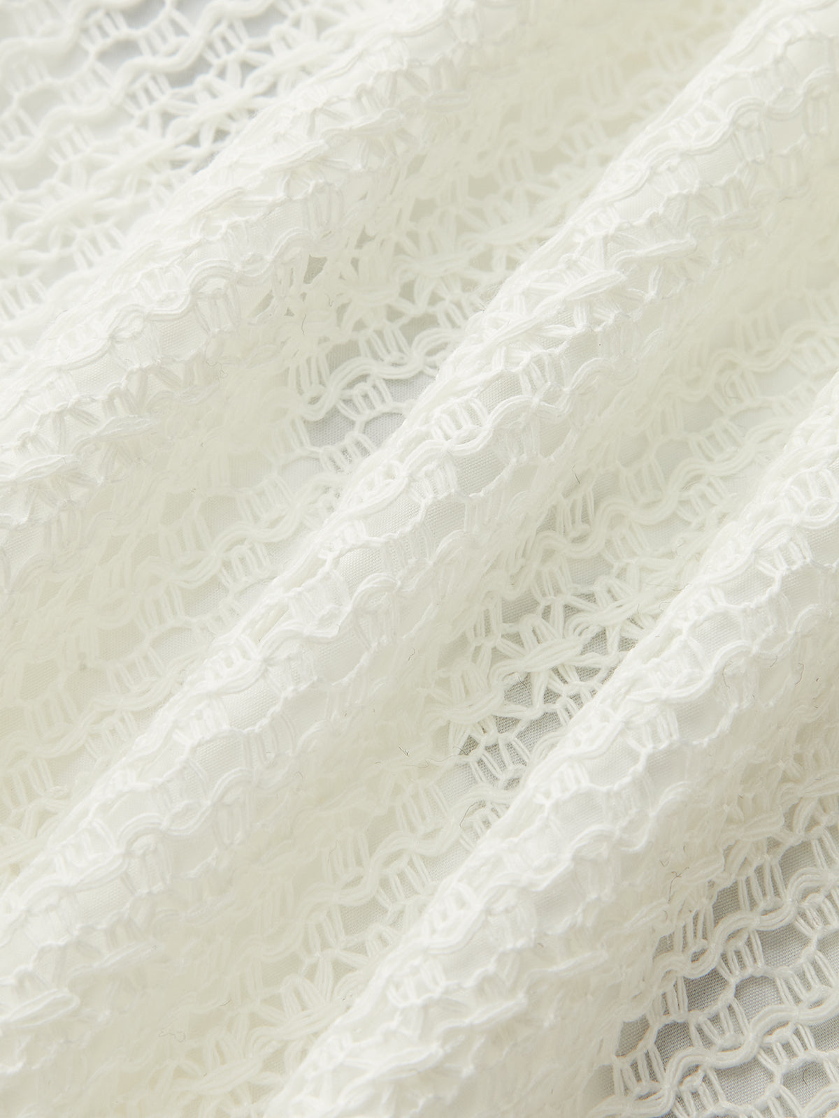 Shorts-Set mit kontrastfarbenem Besatz und V-Ausschnitt 