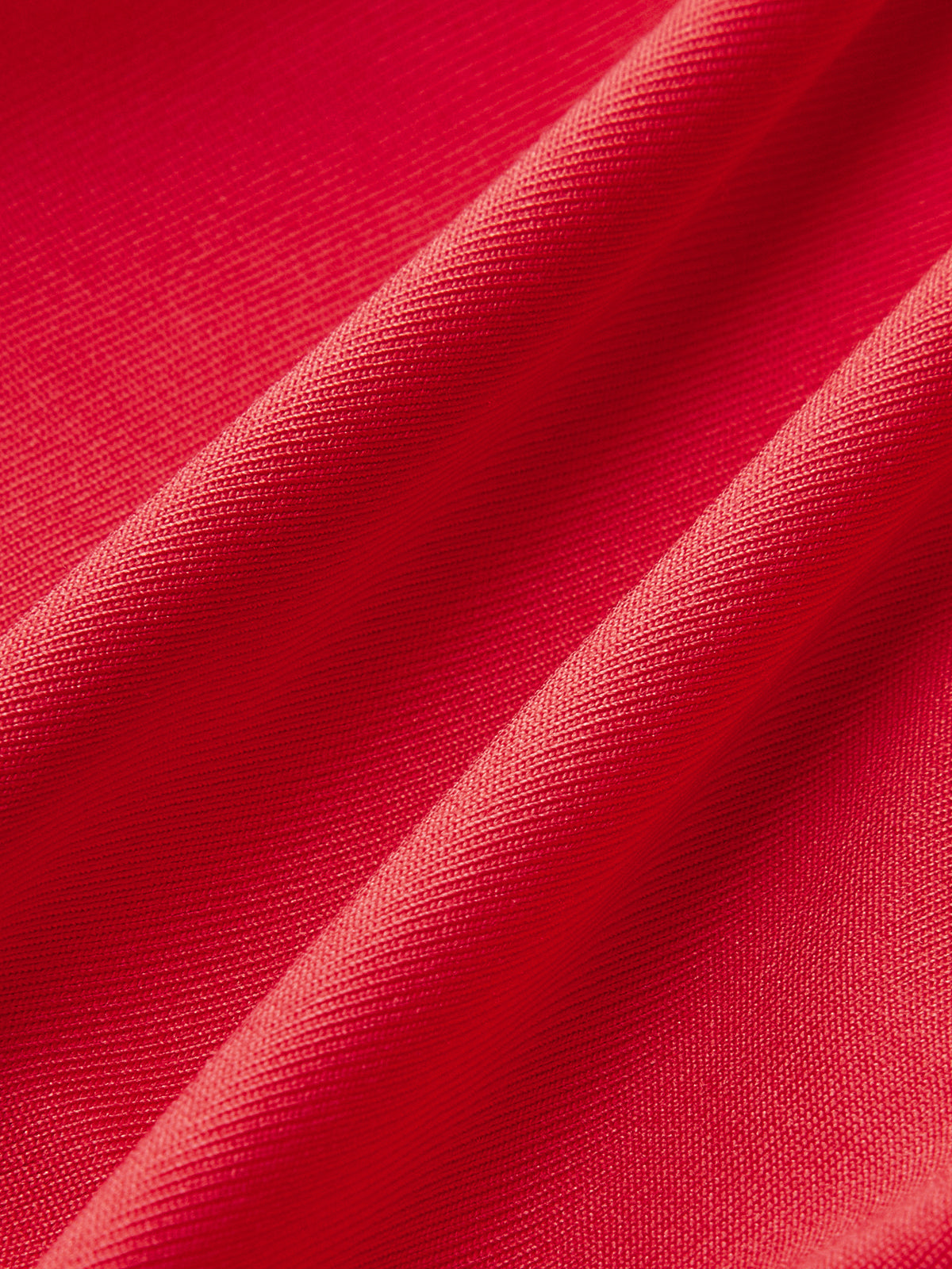 Haut semi-transparent à col halter froncé avec ornement floral en métal 