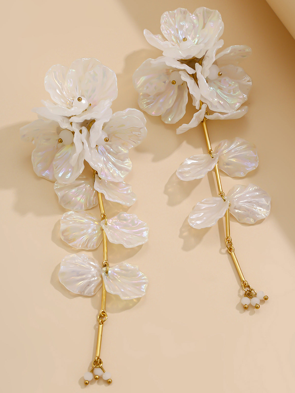 Boucles d'oreilles pendantes florales irisées 