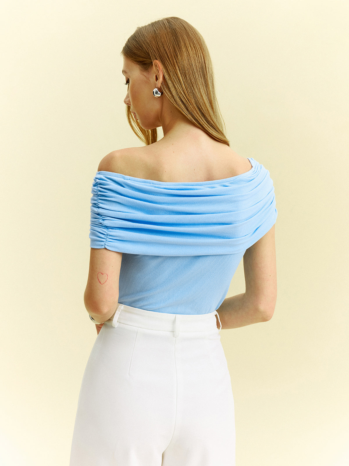 Carmen-Top mit Ring-Detail