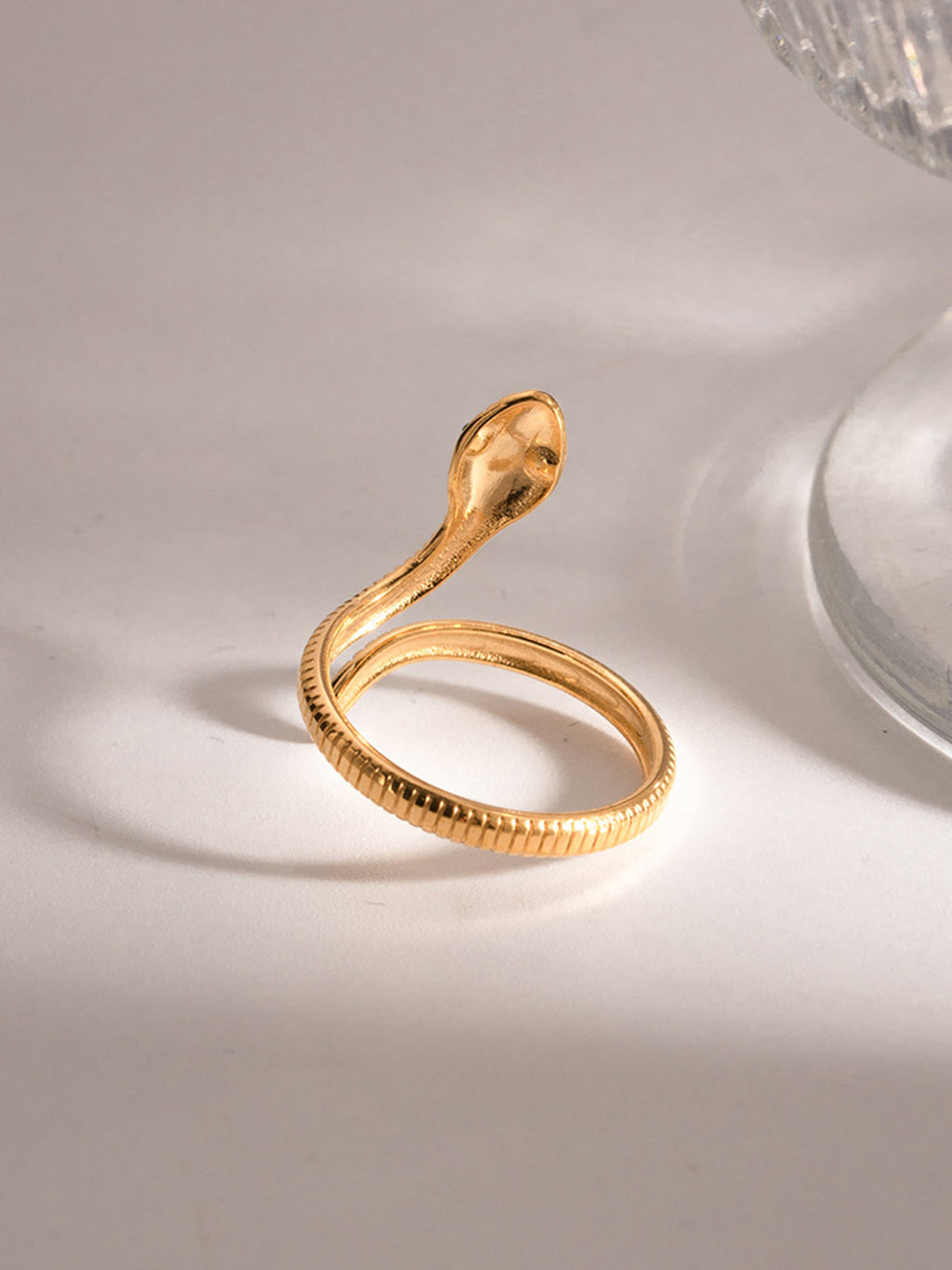 Goldfarbener Schlangenring