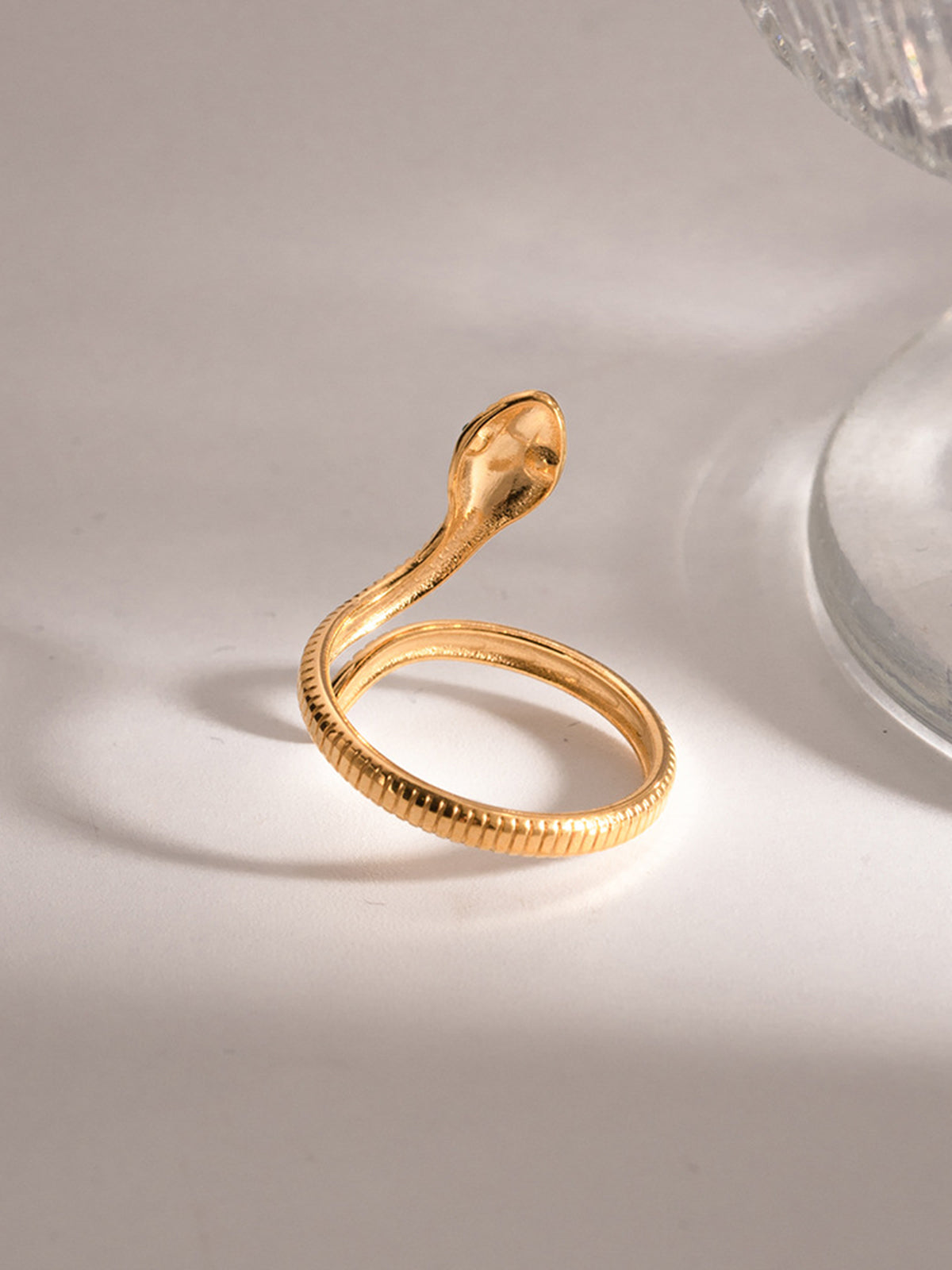 Goldfarbener Schlangenring