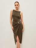 Robe sans manches à taille smockée et boucle en métal