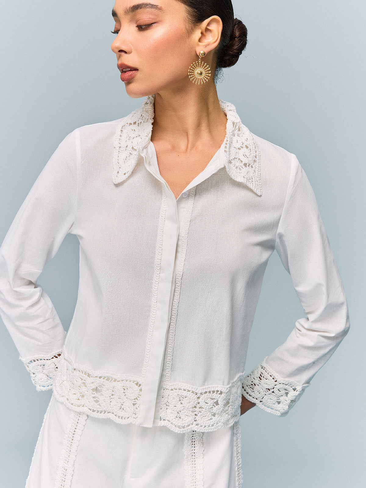 Shirt mit Häkelbesatz
