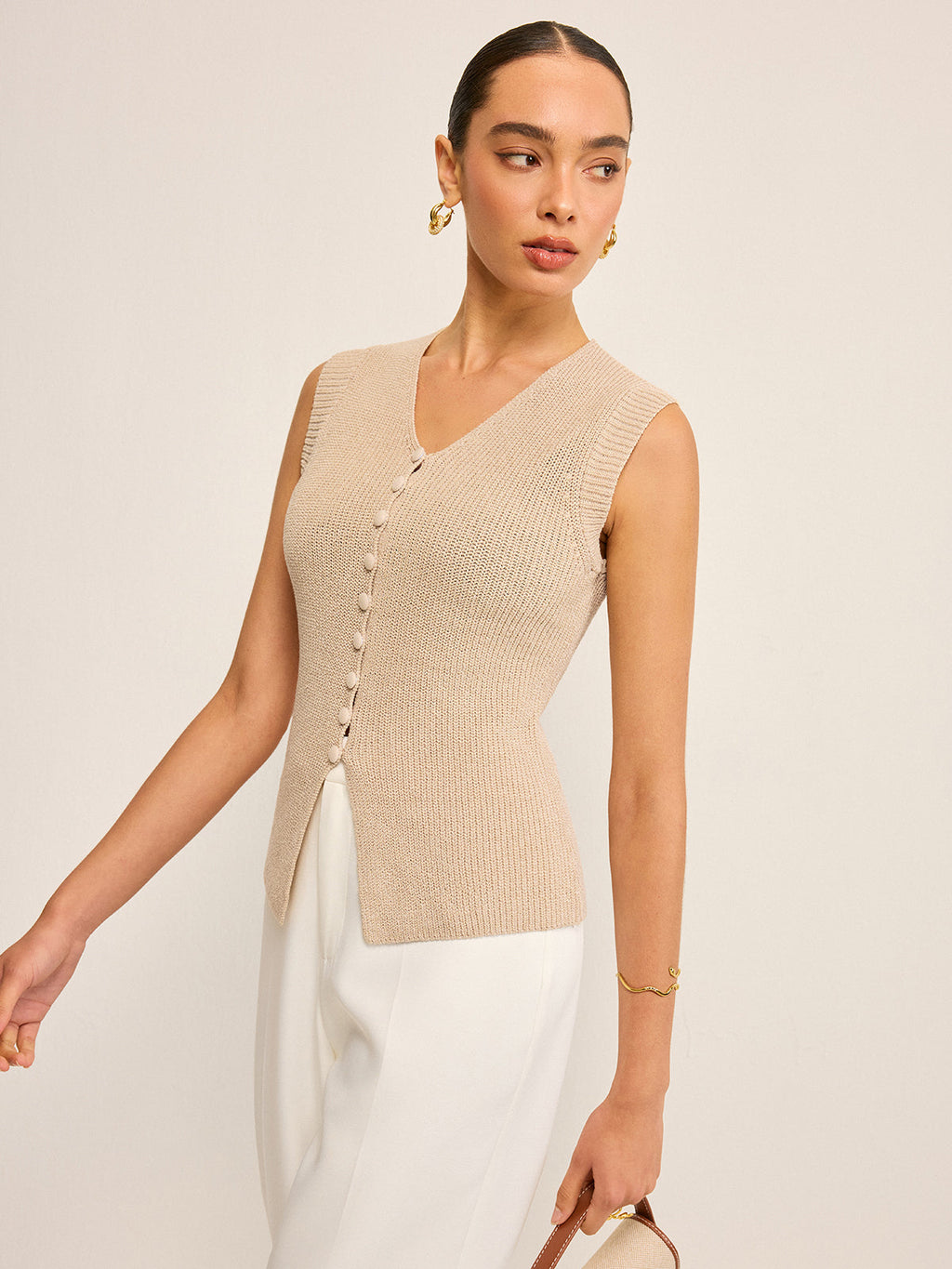 Strickweste mit V-Ausschnitt und Knopfleiste
