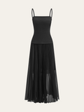 Trägerloses Maxikleid mit Spaghettiträgern und Faltenrock