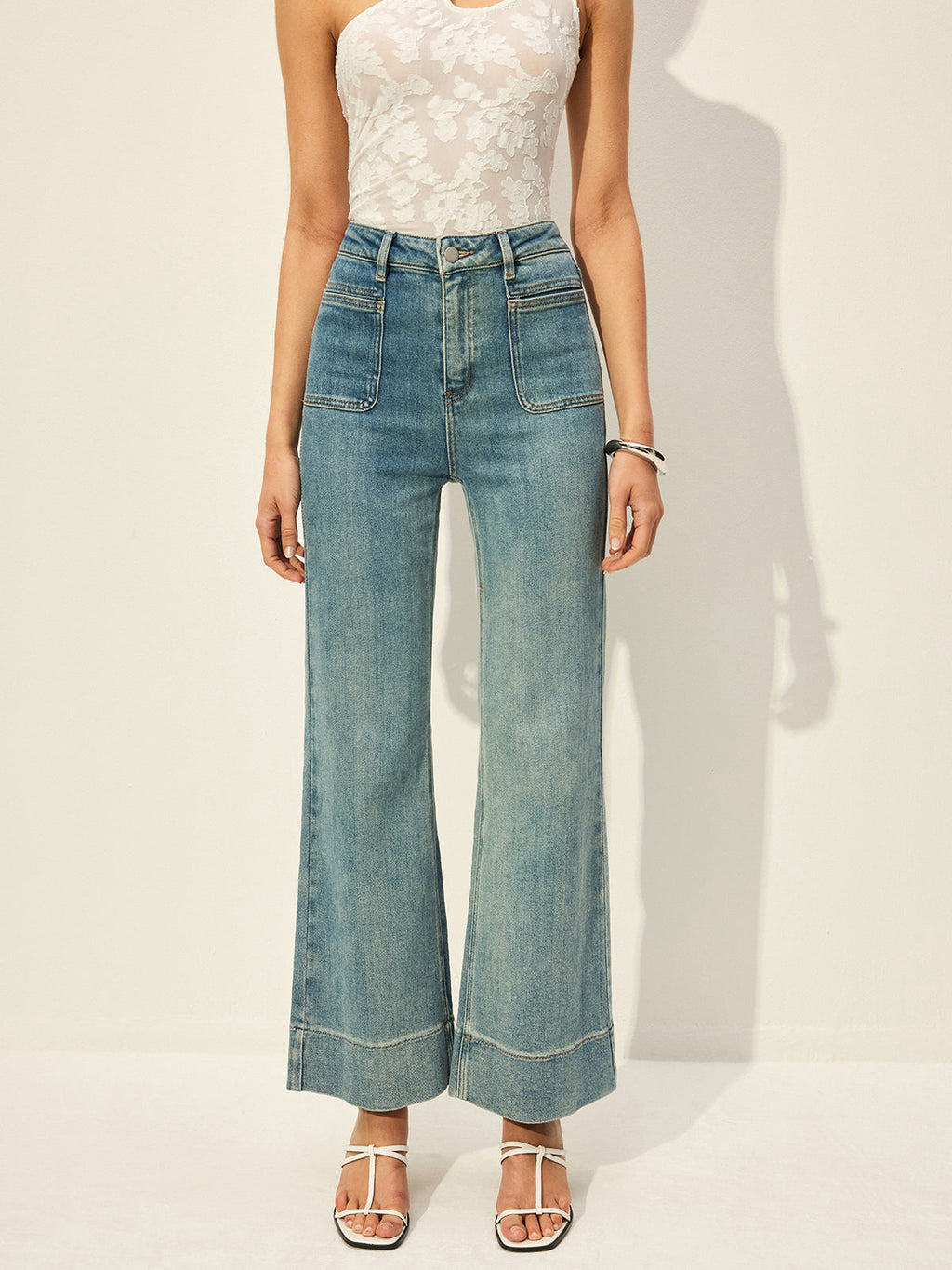 Jeans mit mittelhohem Bund und Taschen