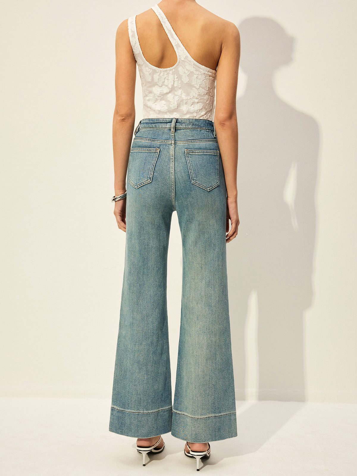 Jeans mit mittelhohem Bund und Taschen
