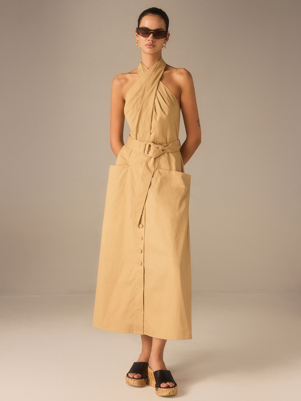 Robe midi plissée en coton à col halter et ceinture 