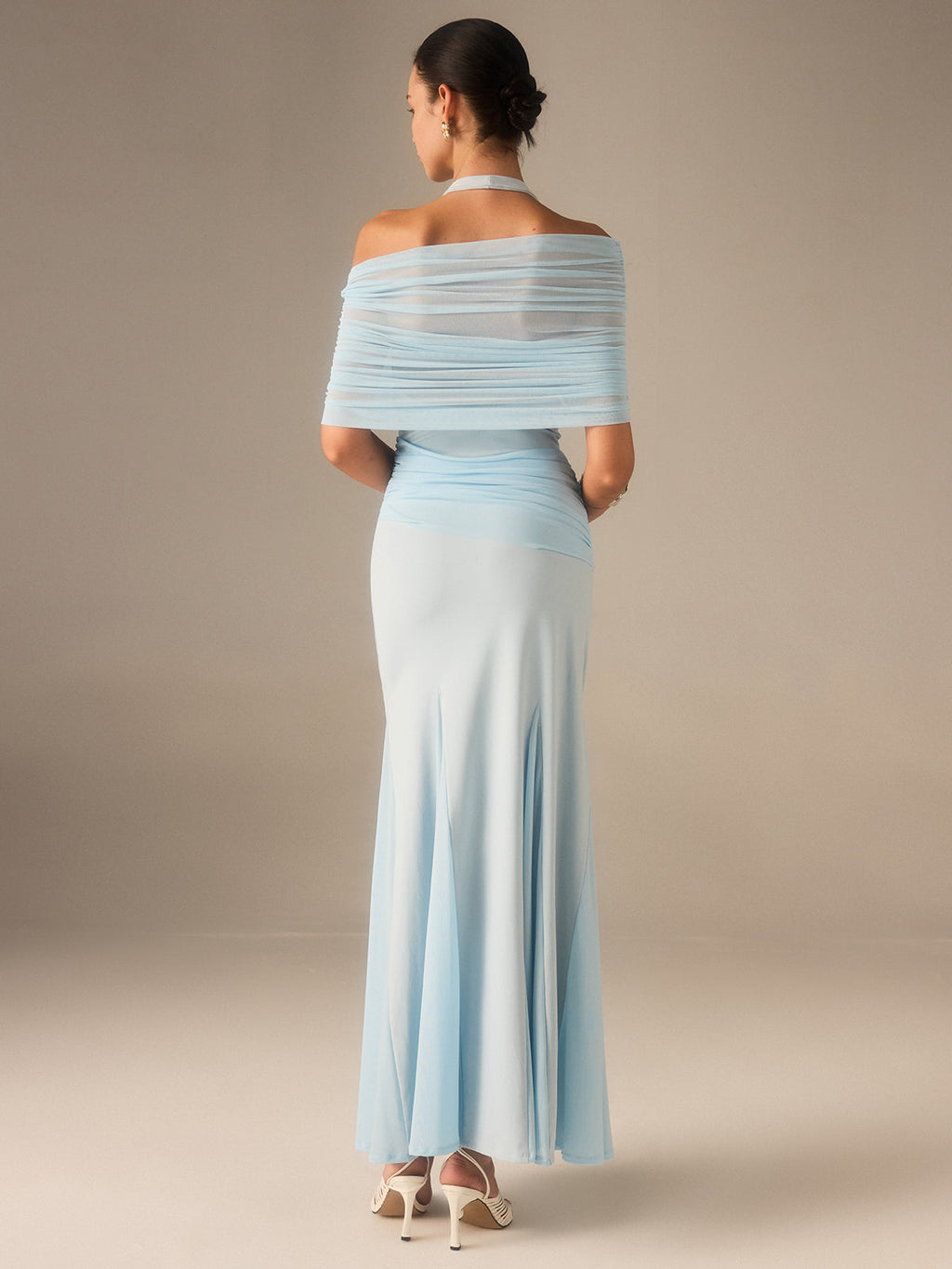 Halbtransparenter geraffter Maxikleid aus elastischem Mesh