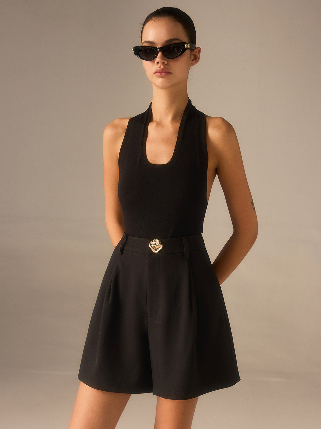 High-Waist-Shorts mit Metalldetail