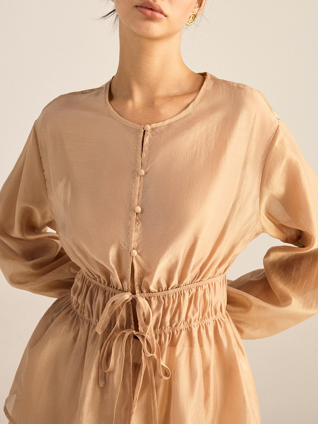 Tencel-Set aus Oberteil mit Bindeband und Shorts