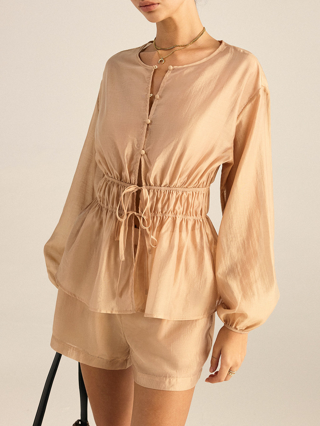 Tencel-Set aus Oberteil mit Bindeband und Shorts