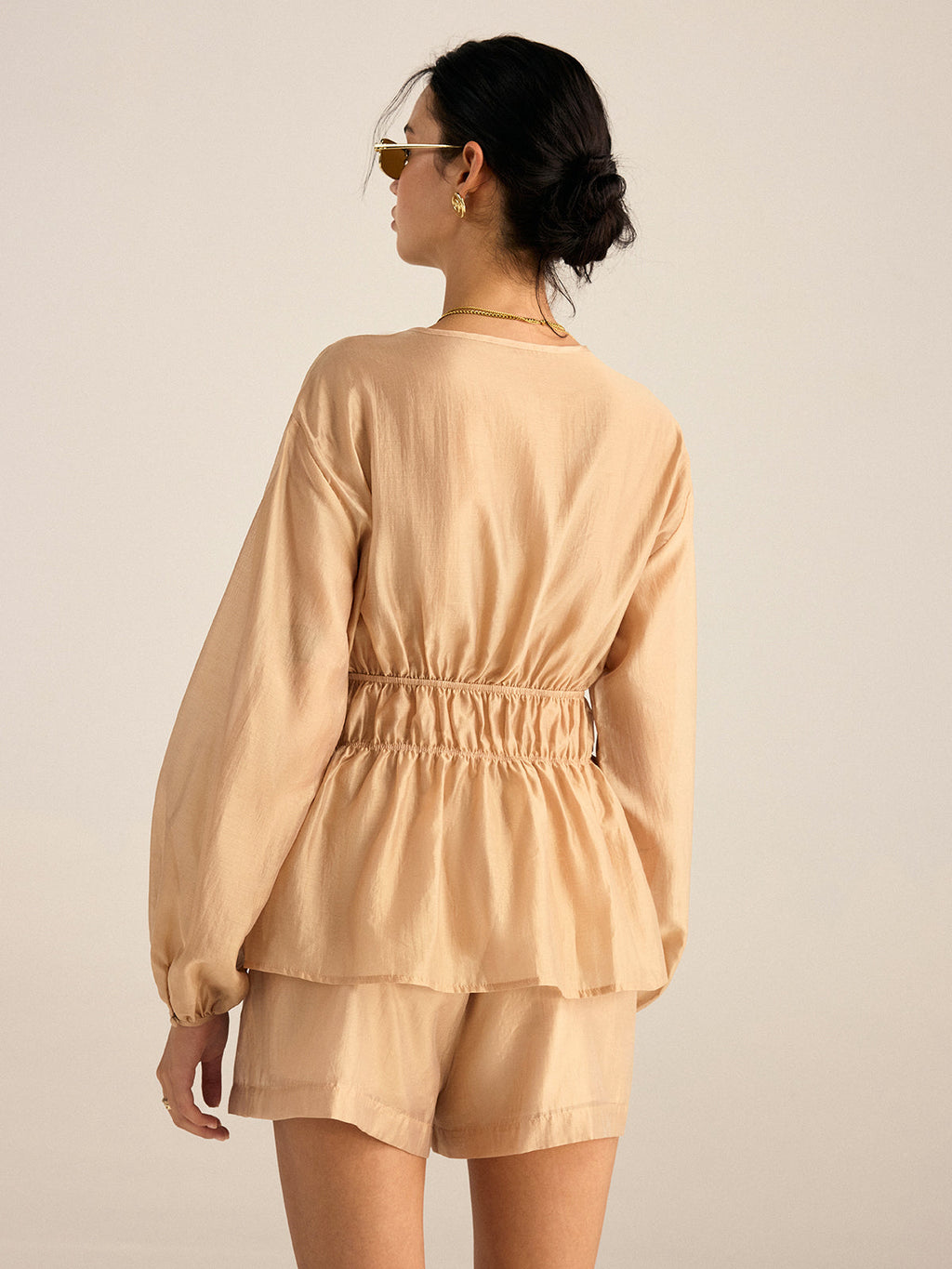 Tencel-Set aus Oberteil mit Bindeband und Shorts