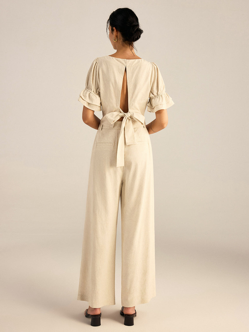 Baumwoll-Leinen-Top mit Puffärmeln und Schleifendetail am Rücken und Hose