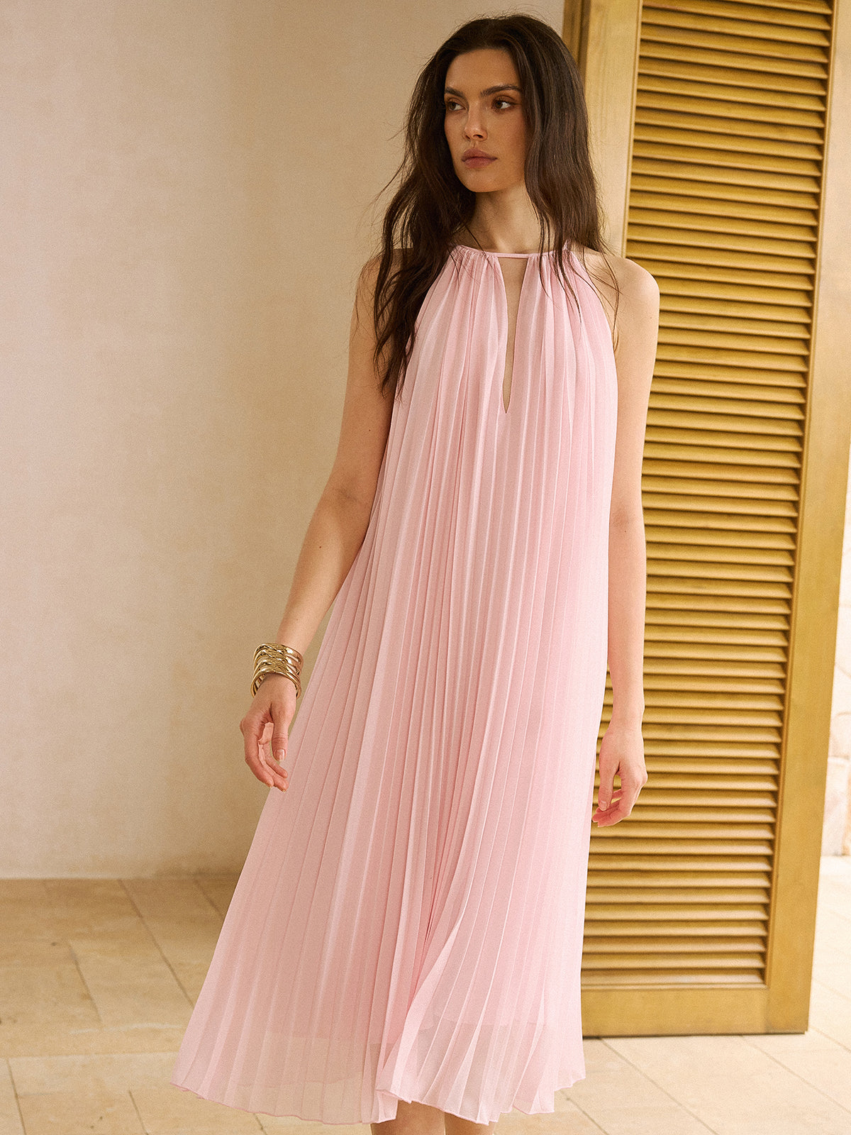 Halbtransparente plissierte Cut-Out Midi-Kleid