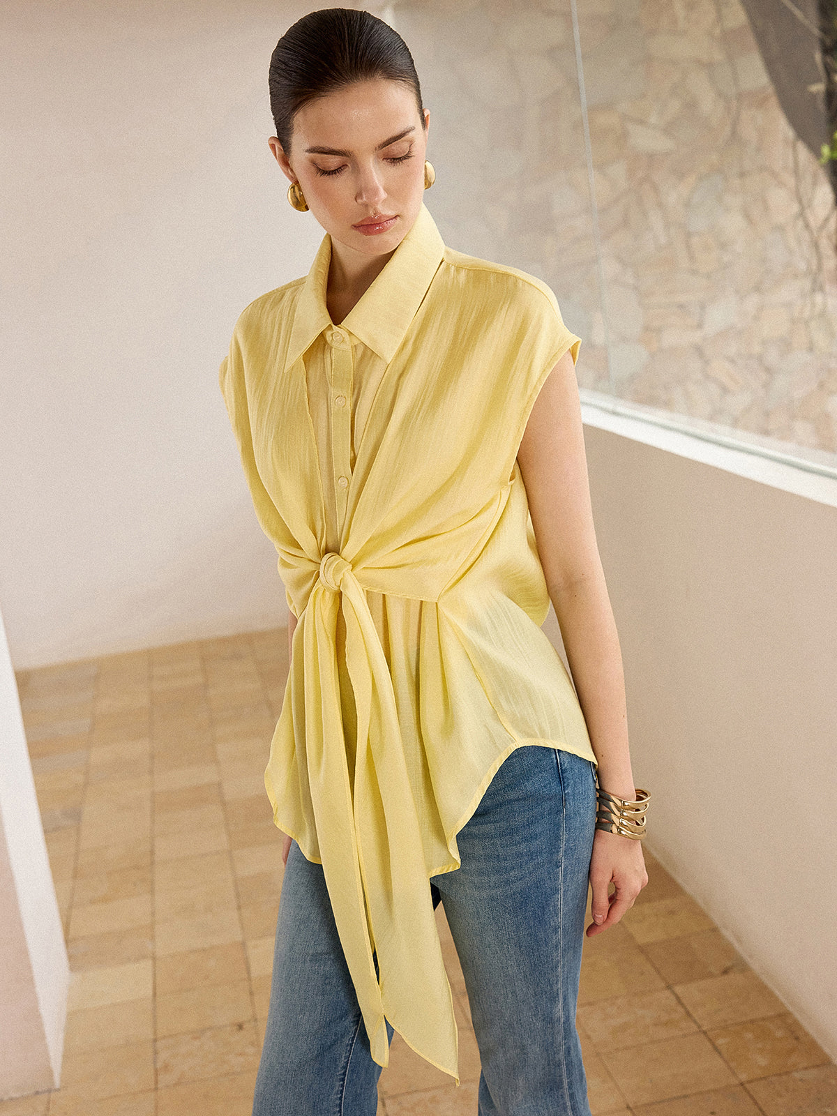 Ärmellose Bluse mit Bindeband vorne 