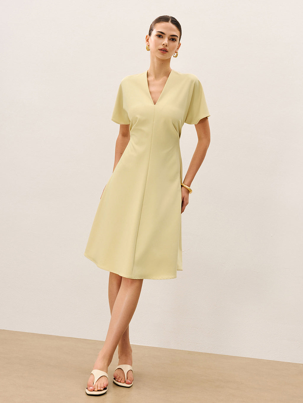 V-Ausschnitt Kurzarm-Midikleid